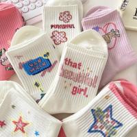 Calcetines tobilleros de flores Y2K para deportes al aire libre, calcetines cortos con estrella de cereza, estilo Ins con letras, calcetines de dibujos animados a media pantorrilla para estudiantes - details 1