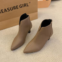 Nuevas botas de mujer con tacón de gato, boca en V, ajustadas, color marrón y piel desnuda. - details 4