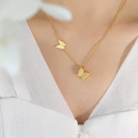 Colgante de mujer de mariposa esmerilada chapada en oro estilo minimalista de acero inoxidable Black King - details 1