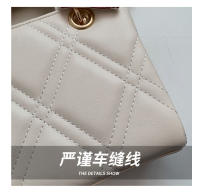 Bolso pequeño de moda para mujer, bolso de un solo hombro a la moda de verano, bandolera con costuras acolchadas, bolso versátil de princesa Diana 2025 - details 5