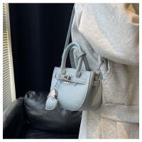 Bolsa de sillín portátil simple para mujer 2025 nueva bolsa de mensajero de hombro de tendencia de moda de estilo extranjero - details 38