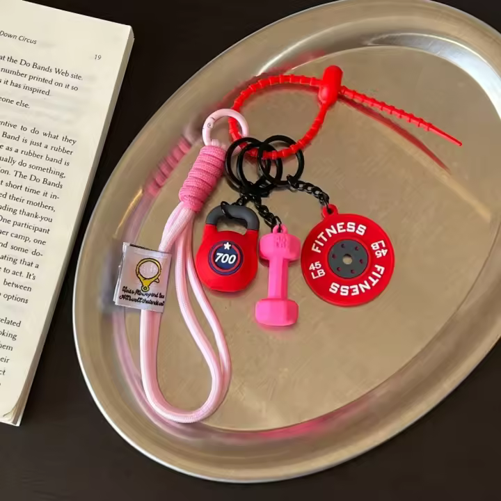 Llavero de fitness tejido a mano, mini mancuerna antipérdida, llavero para amantes del gimnasio, colgante de cuerda de nailon con placa de peso. - 1