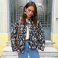 Chaqueta deportiva de moda para mujer primavera 2024 estampado de cara redonda versátil con manta t - details 1