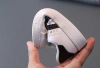 Zapatillas de deporte para niños y niñas, zapatos informales antideslizantes de diseño de moda, transpirables con gancho, color blanco, para exteriores - details 5
