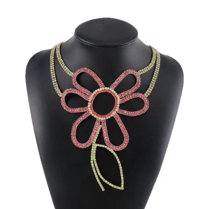 Collar colgante de flor hueca con combinación de colores exagerados, cadena de garra de diamante de margarita, diseño de cadena de clavícula. - 1