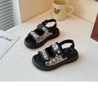 Sandalias informales para niños con correa de gancho y bucle, nueva tendencia 2025, zapatos de playa a la moda con dedos abiertos, zapatos de playa para niños medianos y grandes, suaves y antideslizantes - details 5