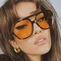 Gafas de sol cuadradas con montura grande para hombres y mujeres, montura ligera, gafas de sol negras y amarillas con protección UV - details 1