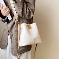 Bolso de hombro pequeño de cuero Pu para mujer, bandolera de cubo, informal, de alta calidad, a la moda - details 15