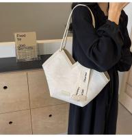 Bolso de Hombro Grande y Moderno para Mujer Nueva Tendencia 2025 Estilo Caliente en Bolsos y Viajes - details 12