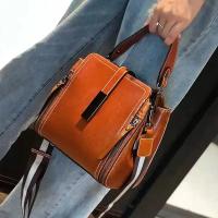 Elegante bolso de hombro de piel dividida para mujer, bolso de moda de color sólido con correa extraíble, cierre de cremallera, forro de poliéster, detalle de pintura en los bordes - Disponible en negro, café, marrón claro - details 2