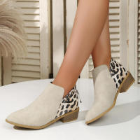Botines de ante con tacón grueso y punta puntiaguda con cremallera para mujer Otoño 2023 - details 4