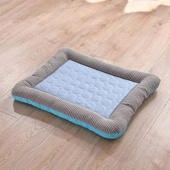 Alfombra de enfriamiento para perros y gatos, material de seda de hielo suave para verano, cama de playa para mascotas - 1