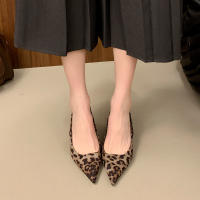Nuevo nicho retro de gama alta con estampado de leopardo tacones altos temperamento elegante tacón fino sandalias puntiagudas - details 2