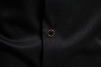 Camisa de Largo Pliegue para Hombres en Otoño Diseño Irregular Elegante Cuello de Standing - details 14