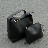 2025 Nuevo bolso de mano tipo cubo de gran capacidad para mujer: correa de hombro ajustable, cierre magnético, resistente a la decoloración, diseño acolchado con correa para la muñeca para el trabajo, viajes, uso diario (rojo/negro), bolso de trabajo, bol - details 15