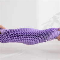 Almohada Cervical 3D con Estructura de Panal, Funda de Poliéster Incluida, 30 x 23 x 15 cm - Dekohome - details 3