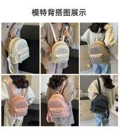 Mochila con remaches para chica, morral versátil y a la moda para viajes y ocio, 2024 - details 5