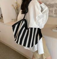 Bolso de mano informal para mujer, bolso de hombro tejido transpirable a rayas con cierre magnético, gran capacidad para viajes, desplazamientos y uso diario, diseño de rayas blancas y negras, bolso de viaje, bolso minimalista, asas duraderas, 1 unidad - details 3