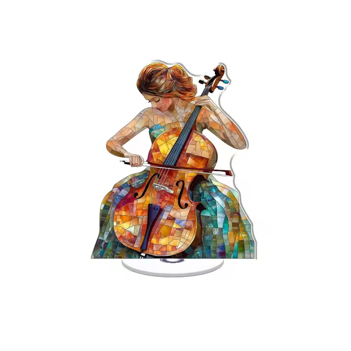 Adorno acrílico giratorio que muestra un vibrante vidriera de una mujer tocando un violonchelo con detalles intrincados y colores elegantes sobre un fondo blanco simple. - 1