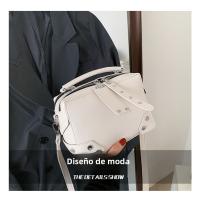 Bolso de gran capacidad de color sólido para mujer 2025 nuevo bolso de mensajero de hombro de moda bolso cuadrado pequeño simple de estilo extranjero bolso de mujer - details 15