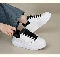 Nuevas zapatillas deportivas informales combinables de primavera para hombre y mujer Mc de cuero blanco con suela gruesa y plantilla de malla transpirable - details 15