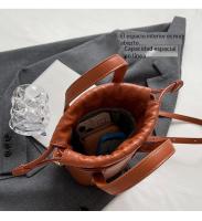 Bolso de barril de agua de color puro para mujer, sencillo bolso de hombro, relajo, bolso de bolsillo inclinado portátil - details 4