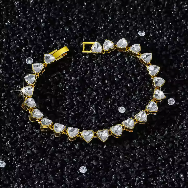 Pulsera de Corazón Dorado con Circonitas Blancas - Moda Casual y Elegante - 1