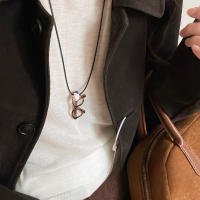Lindo collar con colgante de perro con globo de frijol rojo para mujer 2025 nuevos accesorios de cadena de suéter de gama alta de primavera y verano - details 5