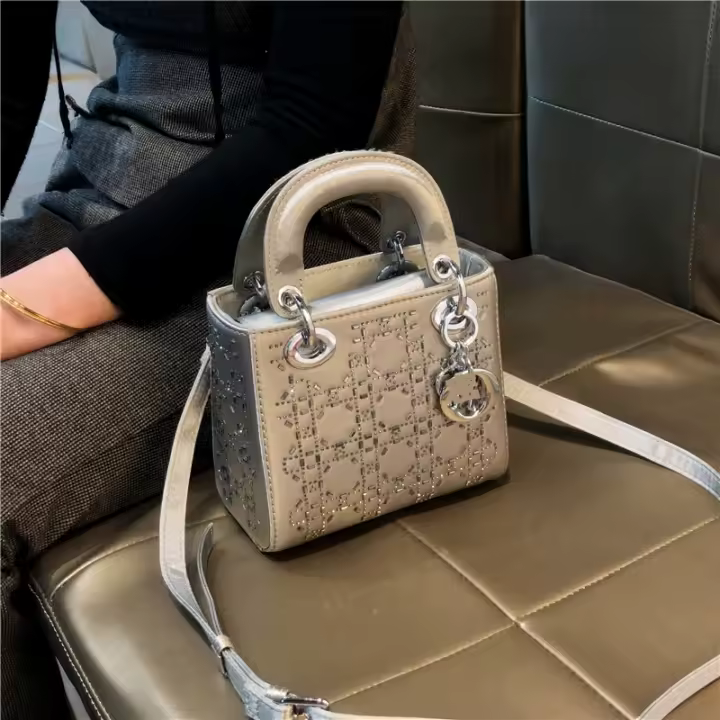Bolso de Princesa Diana de Lujo con Diamantes Bolso Versátil de Cruza de Alta Gama de Hong Kong - 1