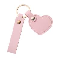 LLavero con forma de corazón de PU, llavero de coche, llavero de corazón de cuero de Color sólido, accesorio colgante, decoración para mochila, colgante colorido - details 7