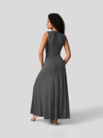 Elegante y casual vestido de mujer con una pequeña V abierta en la parte delantera del tejido - details 2