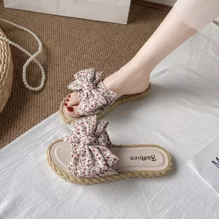 2025 nuevas zapatillas con lazo, ropa exterior a la moda, zapatos de playa de verano para mujer, sandalias, chanclas planas para mujer - 1