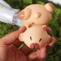 Bonita capibara, luz nocturna USB, lámpara con enchufe USB de dibujos animados de plástico, lámpara de ambiente pequeña USB práctica marrón, regalos para niños - details 1