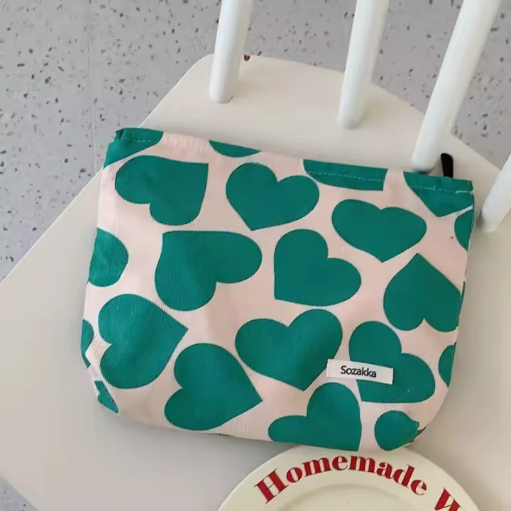 Bolsa de Maquillaje de Peluche con Patrón de Corazón de Gran Capacidad - 1