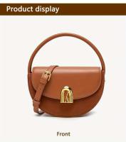 Bolso de sillín para mujer - Bandolera ajustable con herrajes en tono dorado, marrón y beige, perfecto para desplazamientos y salidas informales, elegante diseño de media luna, forro de poliéster duradero - details 3