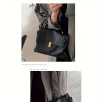 Bolso de Tote de Cuero Sintético Negro Gran Capacidad, Elegante Bolso de Negocios con Opción de Cruz, Cierre con Cerradura, Detalles Remachados, Forro de Poliéster, Perfecto para Trabajo o Uso Diario, Versátil Carryall - details 3