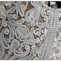 Vestido de encaje blanco de talla grande, mangas acampanadas, cuello redondo, con volantes, para fiestas de otoño y primavera. - details 9