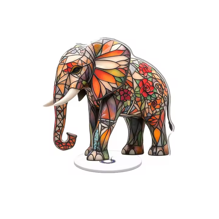 Escultura acrílica giratoria que muestra un elefante vibrante estilo vidriera adornado con patrones geométricos y suculentas del desierto sobre un fondo blanco brillante. - 1