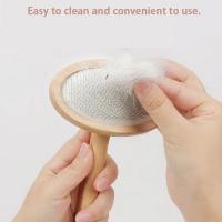 Peines para el pelo con mango de madera para perros, herramienta para desmatting de mascotas con agarre cómodo y ahorro de trabajo, almohadilla acolchada para quitar el desprendimiento - details 1