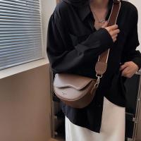 Bolso de hombro informal de cuero para mujer, bandolera con solapa, bolso de sillín, bolso Retro con 2 correas - details 4