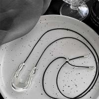 Collar con colgante geométrico en forma de U grande Punk para mujer y hombre, cadena larga ajustable de cuero con forma de herradura para suéter, collares, joyería - details 6