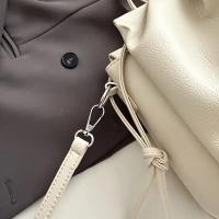 Bolso de mano de inspiración francesa para mujer: sintético suave, gran capacidad, correa de hombro desmontable, cierre de cremallera, diseño minimalista para uso informal y profesional, bolso de mano versátil, accesorio elegante, forro de poliéster durad - details 4