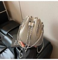 Bolso minimalista de cubo para mujer Cierre con cordón, bolso de mano elegante para uso diario y formal Accesorio de moda en tonos beige, negro, gris, khaki, rosa Finalización texturada - details 10