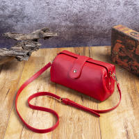Europea y americana retro de cuero de la PU boca bolsa dorada doctor bolsa clip bolsa casual mini bolsa de mensajero - details 24