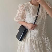 Bolso cruzado magnético de moda para mujeres Diseño vertical elegante Mini bolso de hombro de cuero PU Diseño minimalista para el teléfono - details 6