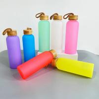 Botella de agua deportiva de 500ML, artículos para beber a prueba de fugas para viaje, sublimación, botella de bebida de vidrio esmerilado con gradiente en blanco con tapas de bambú - details 2