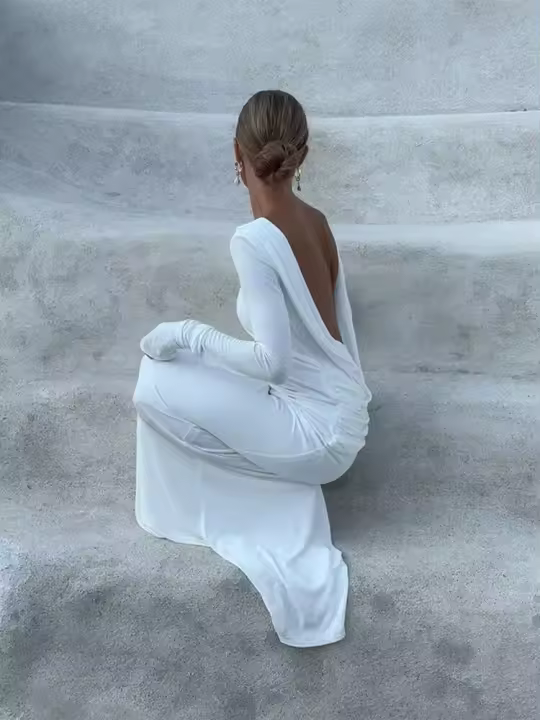 Elegante Vestido Largo con Espalda Descubierta Copea Delgada Blanca con Mangas - 1