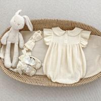Pelele bordado floral con mangas con volantes de algodón para niñas de 0 a 2 años y diadema a juego, traje adorable y cómodo para bebés - details 4