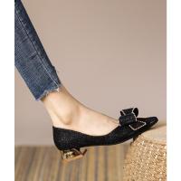 Tacones altos puntiagudos tacones gruesos zapatos de las mujeres 2025 nuevo arco de gama alta tacón medio zapatos individuales - details 10