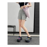 Zapatillas de plataforma con agujeros para mujer, a la moda, con suela de EVA suave, estilo bolsa de plata, zapatillas geniales. - details 14